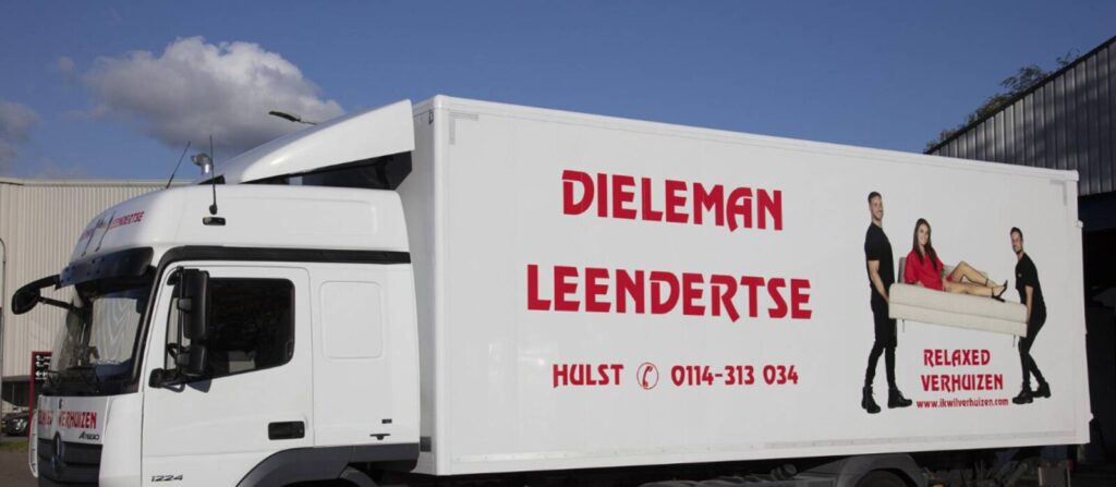 Verhuiswagen van Dieleman-Leendertse Verhuizingen in de zon, Hulst
