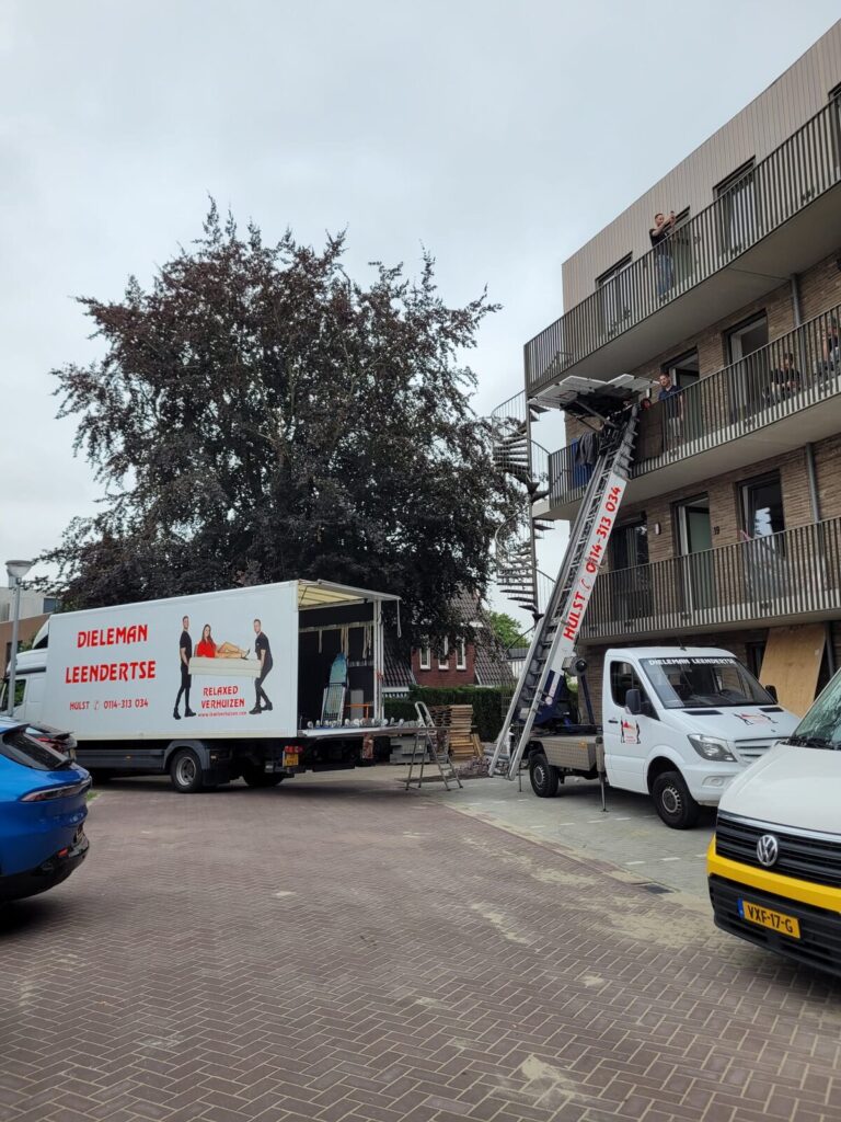 Verhuizing met ladderlift bij een appartement in Hulst door Dieleman-Leendertse